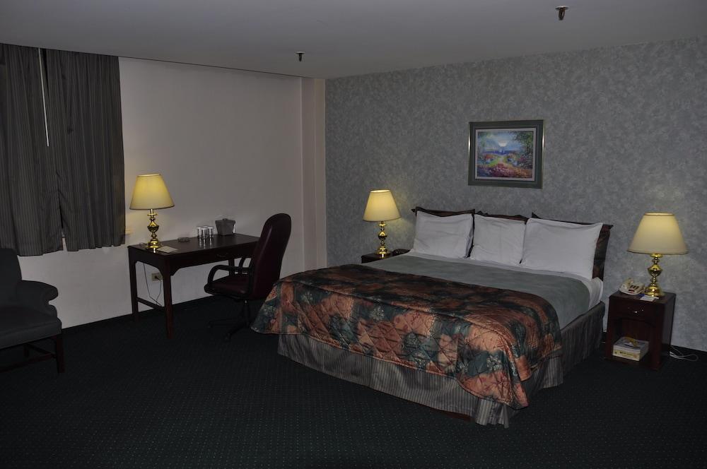 The Marlborough Hotel Winnipeg Exterior photo